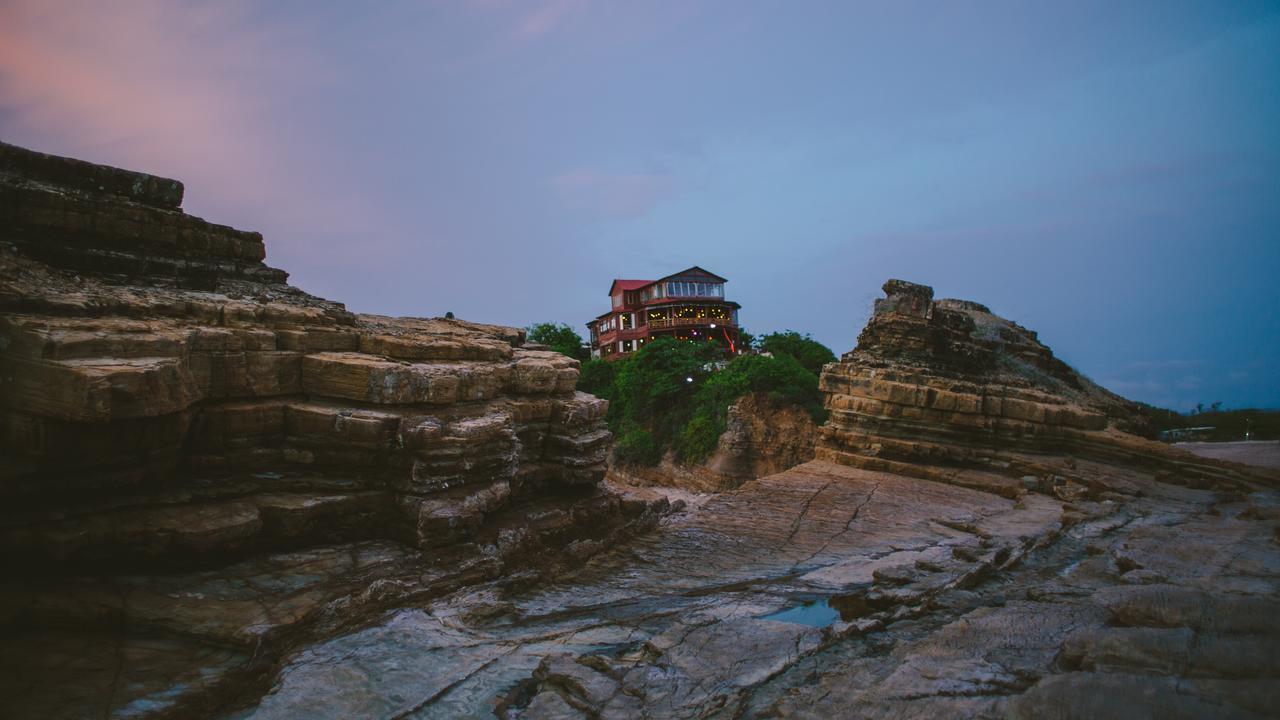 Magnific Rock - Surf Resort & Yoga Retreat Nicaragua Popoyo Exterior photo